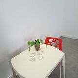 Vintage gebroken wit kunststof tuintafel eettafel