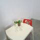 Table de jardin en plastique vintage cassé blanc.