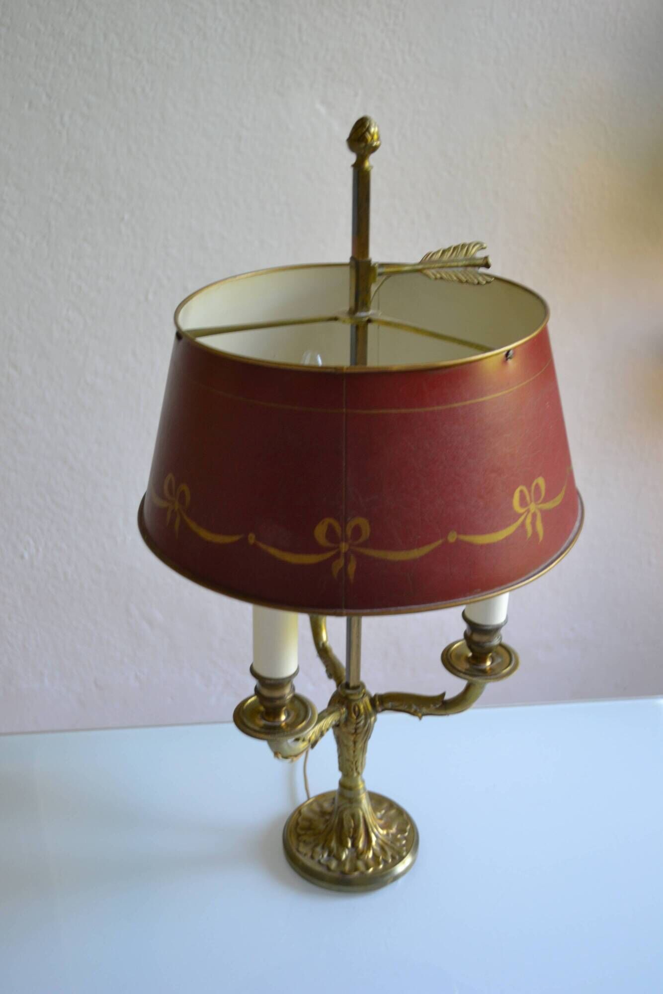 Lampe bouillotte 3 feux bronze et abat jour tôle bordeaux