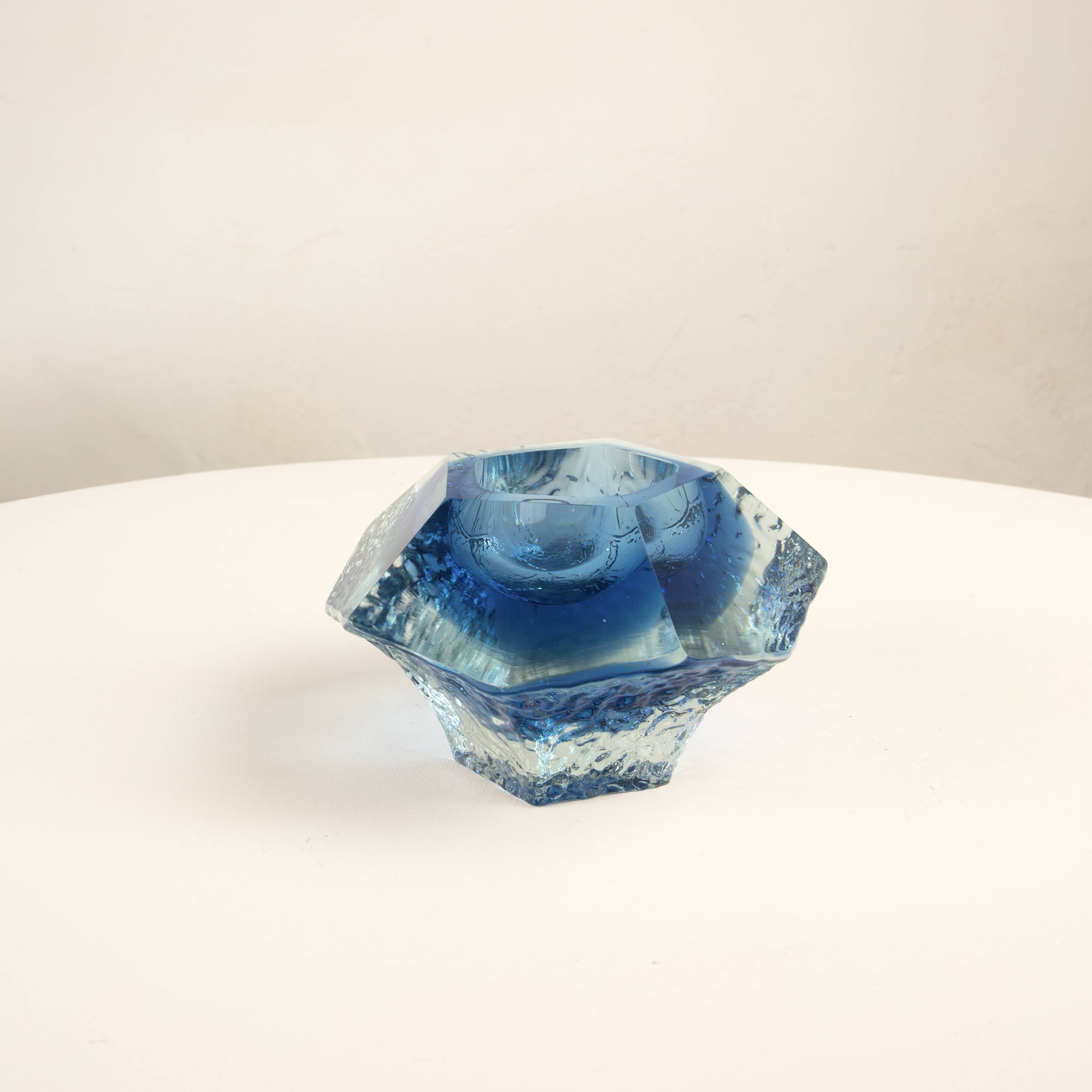 Sculptural submerged glass ashtray by Gianfranco Mandruzzato Murano