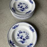 11 assiettes 19e Boch Freres