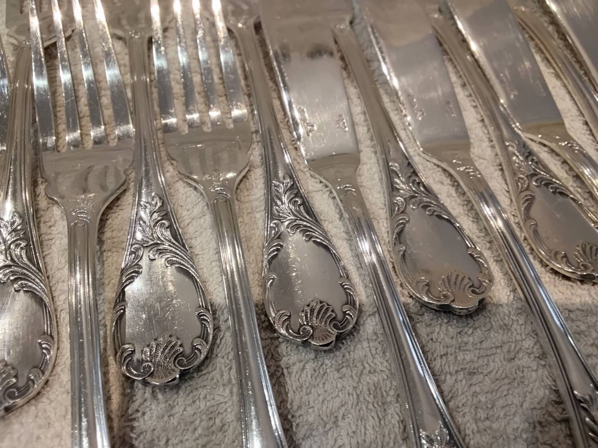 9 fish cutlery pieces, 18 pieces, silver-plated metal, Christofle Marly silversmiths