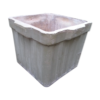 Planter of square shape in cement in the 1950s