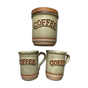 Tasses en grès et pot