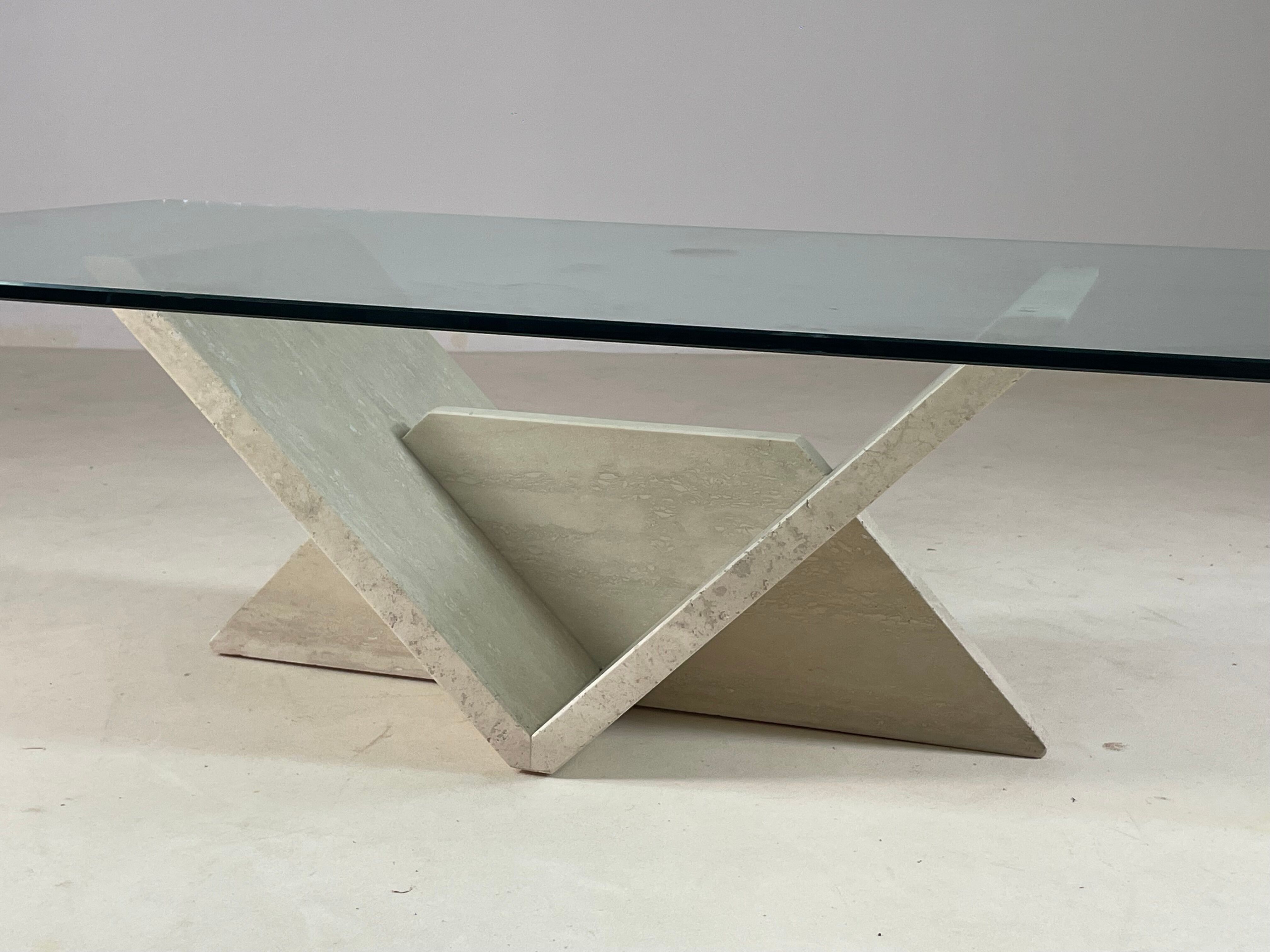 Table basse italienne en travertin et verre, 1970s