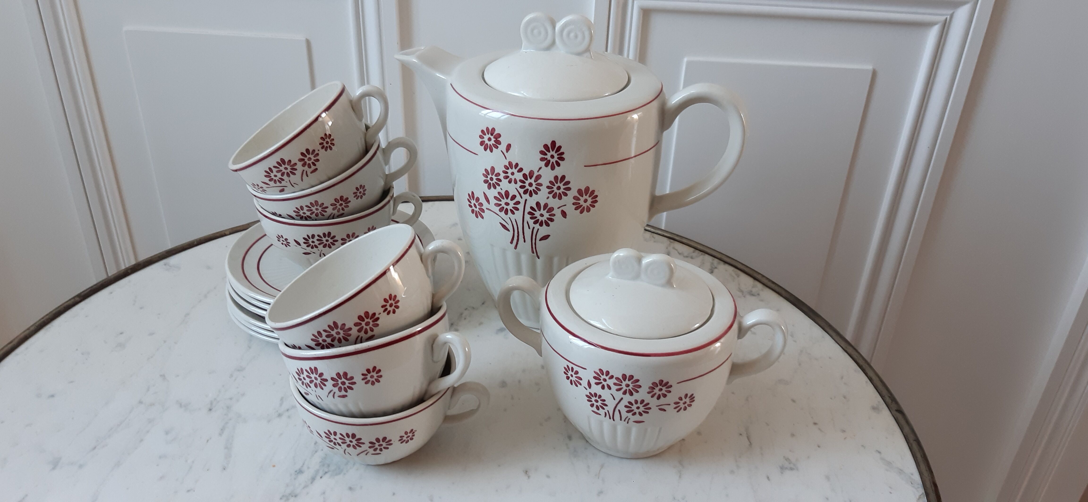 Coffee service KG Lunéville consisting of a coffee maker, 6 cups and a sugar bowl years 30-40