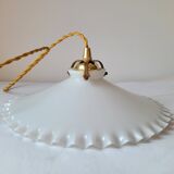 Serrated opaline suspension