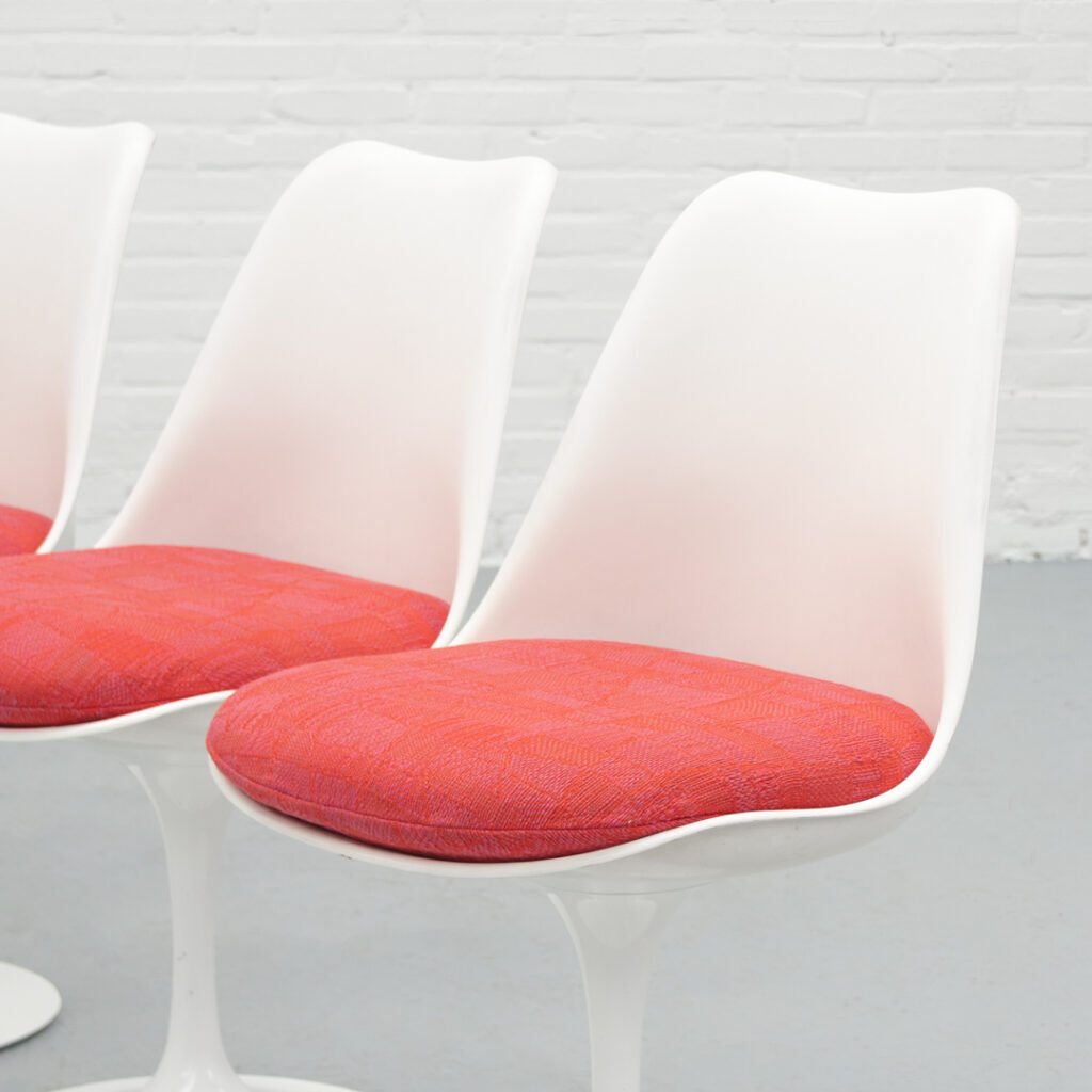 Set of 6 Eero Saarinen Knoll Tulip Chairs, 1979