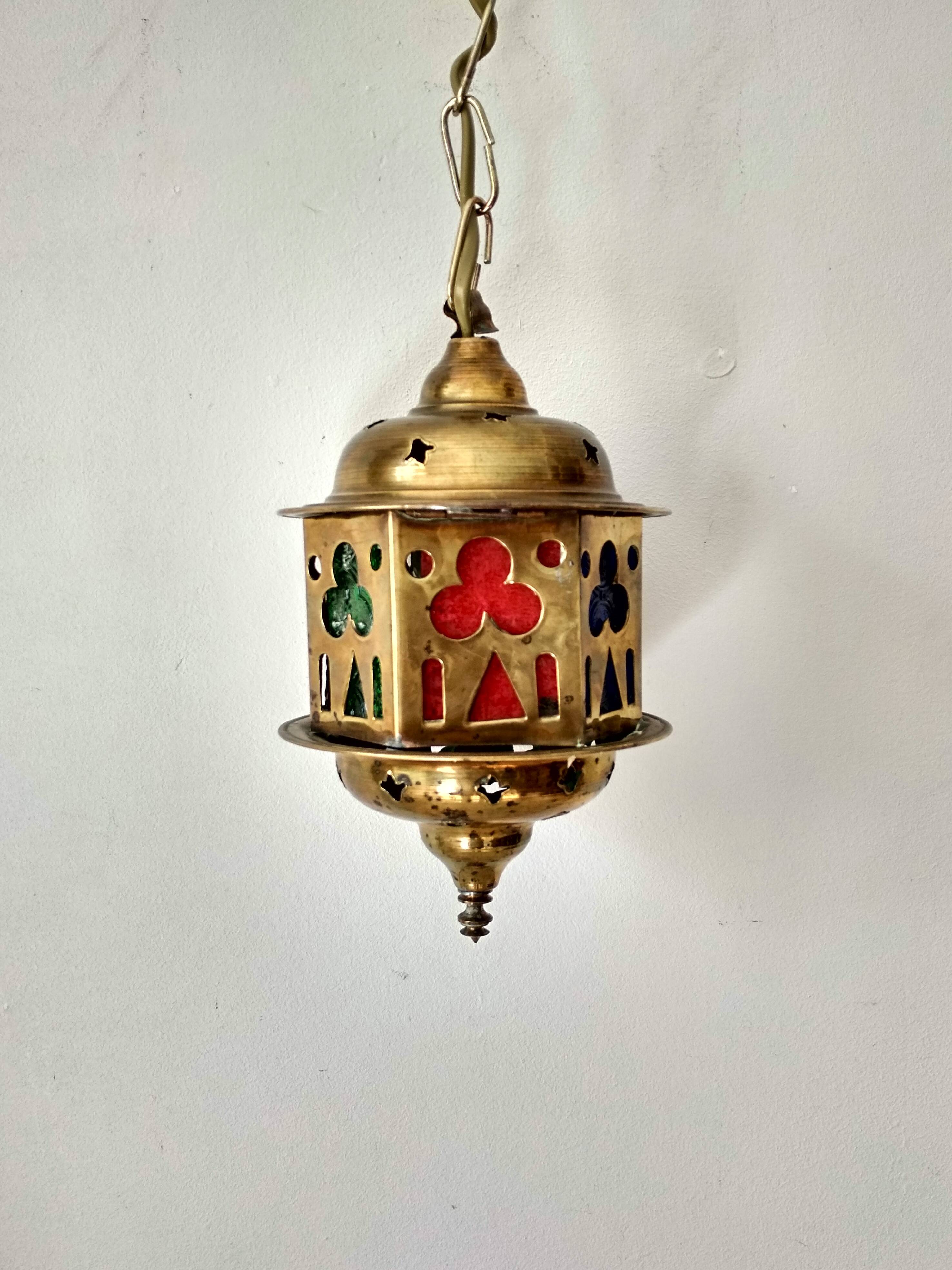 Suspension lantern in moucharabieh brass, colored windows