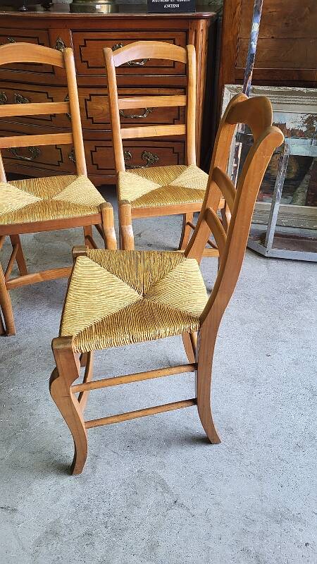 SET OF 6 DINING ROOM OR KITCHEN CHAIRS IN RESTAURANT STYLE IN WALNUT