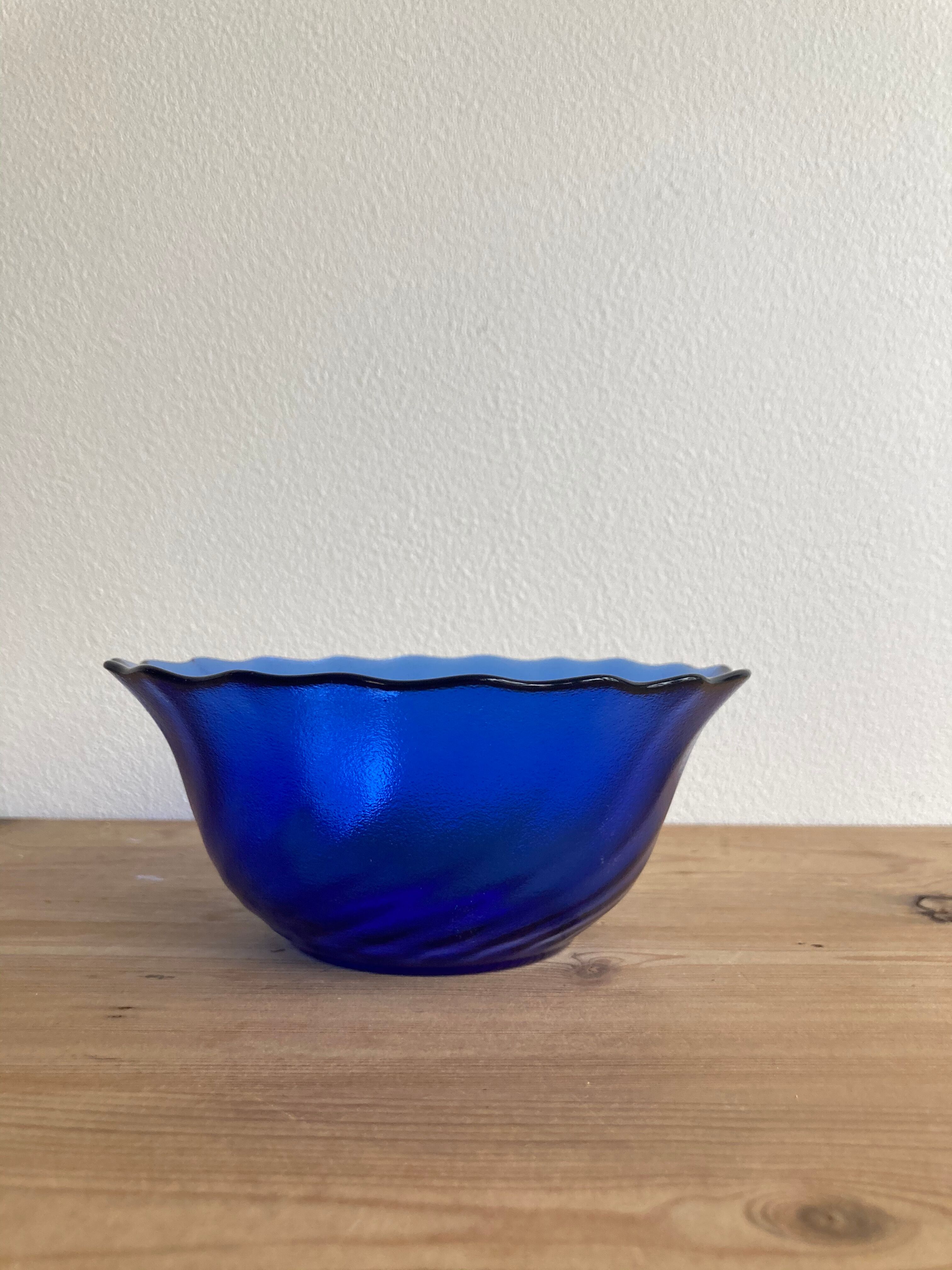 Arcoroc cup in blue glass