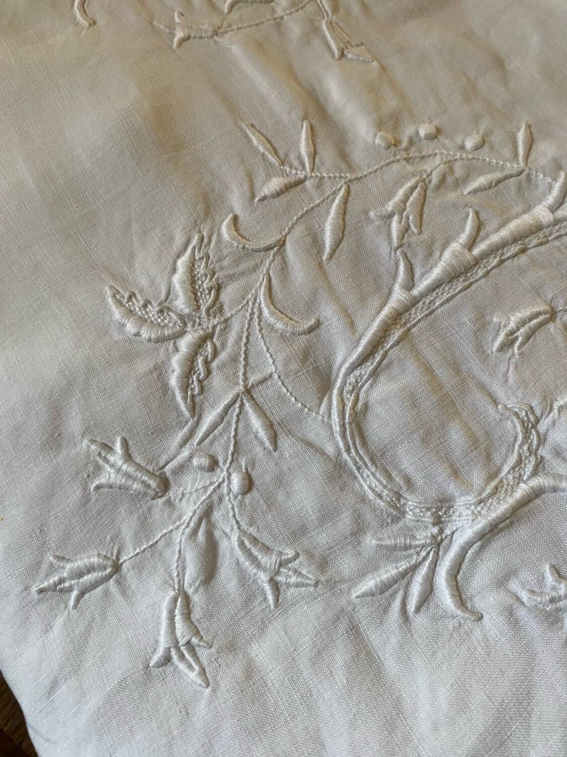 Drap de trousseau monogramme RC vers 1900.