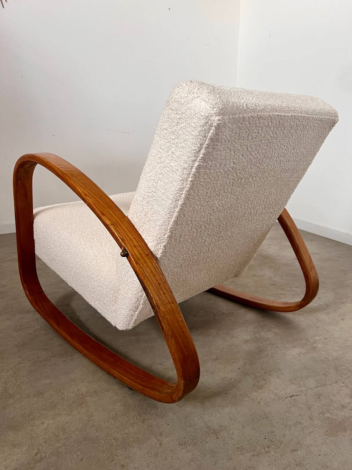 Fauteuil bois courbé rocking-chair des annees 50 style art deco design français bois et bouclette
