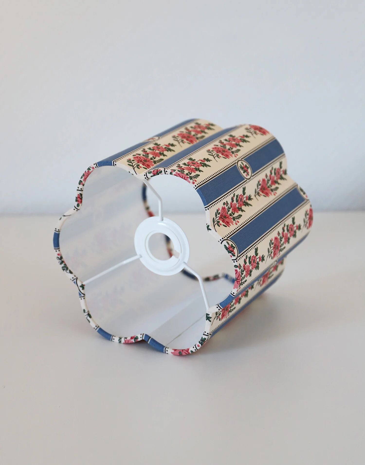 Flower-shaped lampshade Flora "blue overmount"