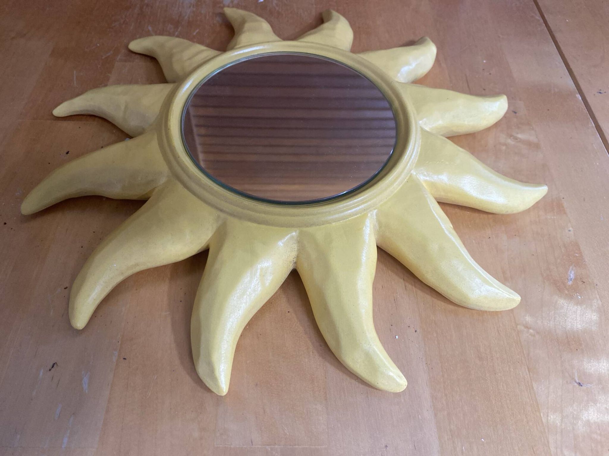 Miroir soleil ancien D. Dinis en céramique jaune