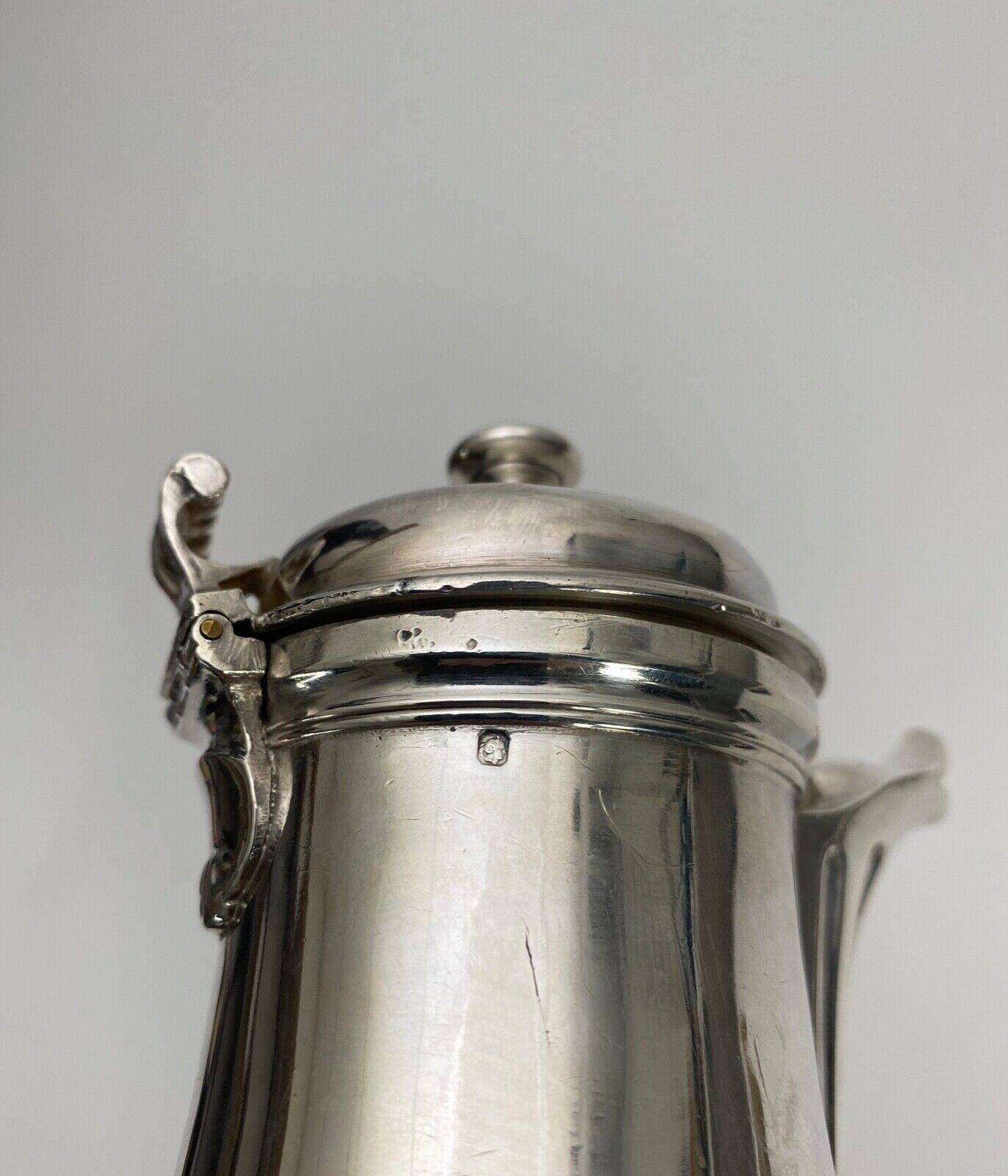 Tripod chocolate jug in silver from the 18th century Farmers General 378 grams