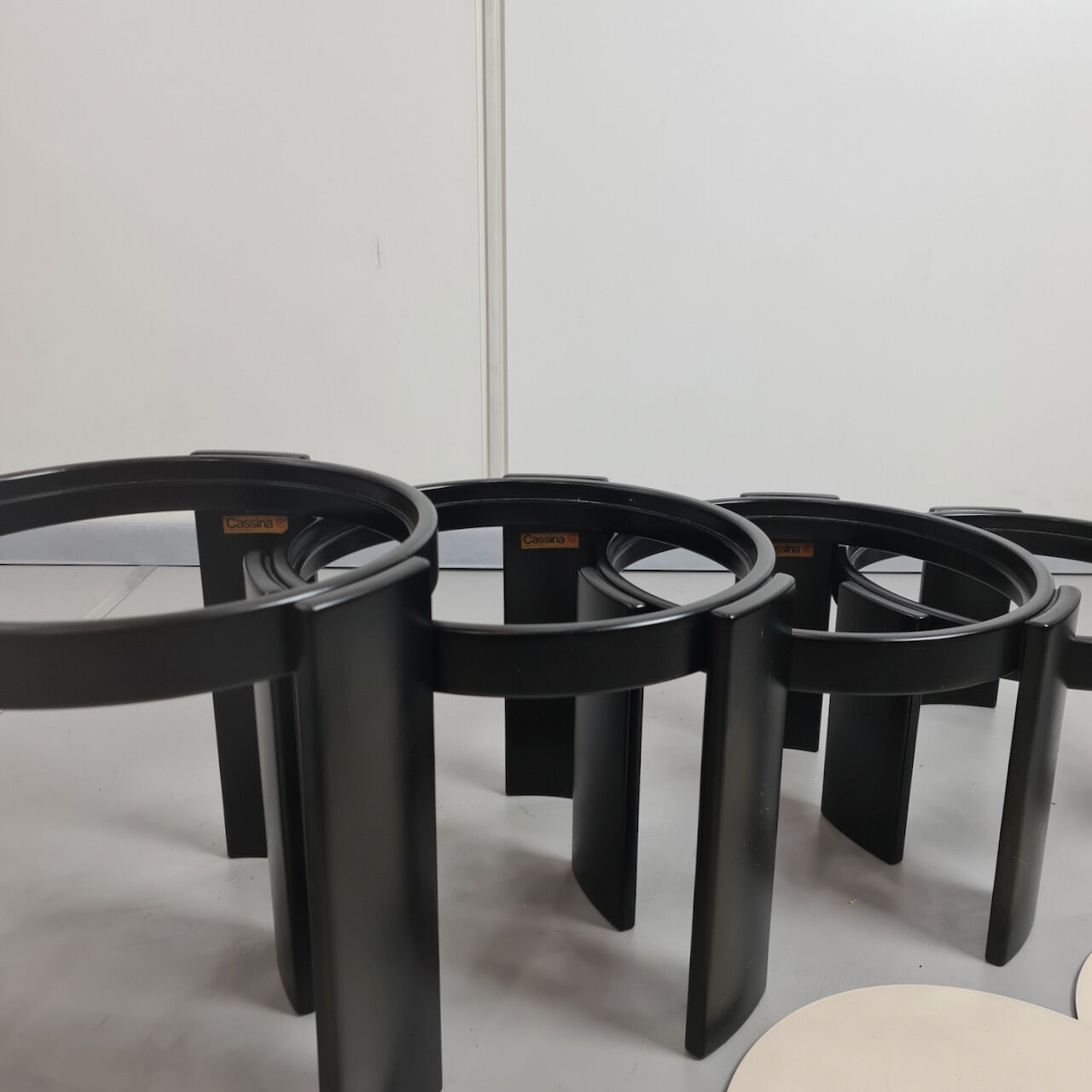 Tables gigognes noires par Gianfranco Frattini pour Cassina