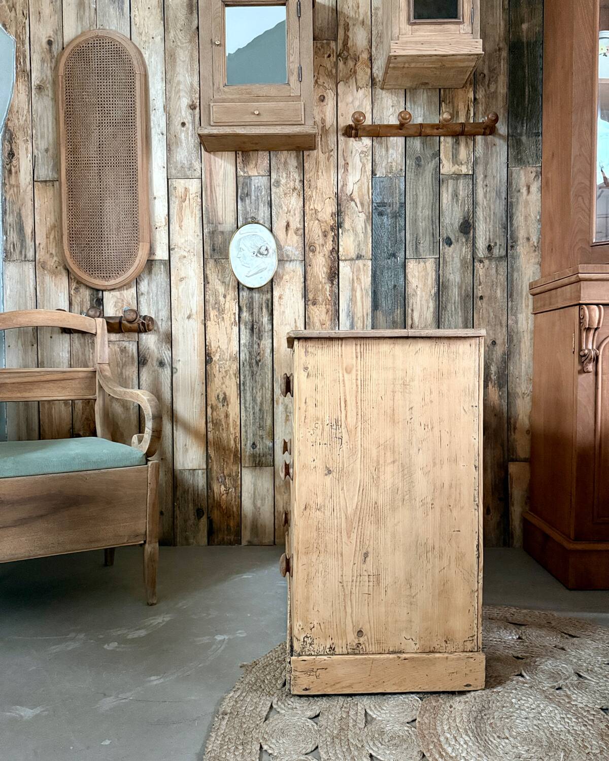 Antique English chest of drawers (renovated)