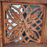 3-leaf screen in cut wood