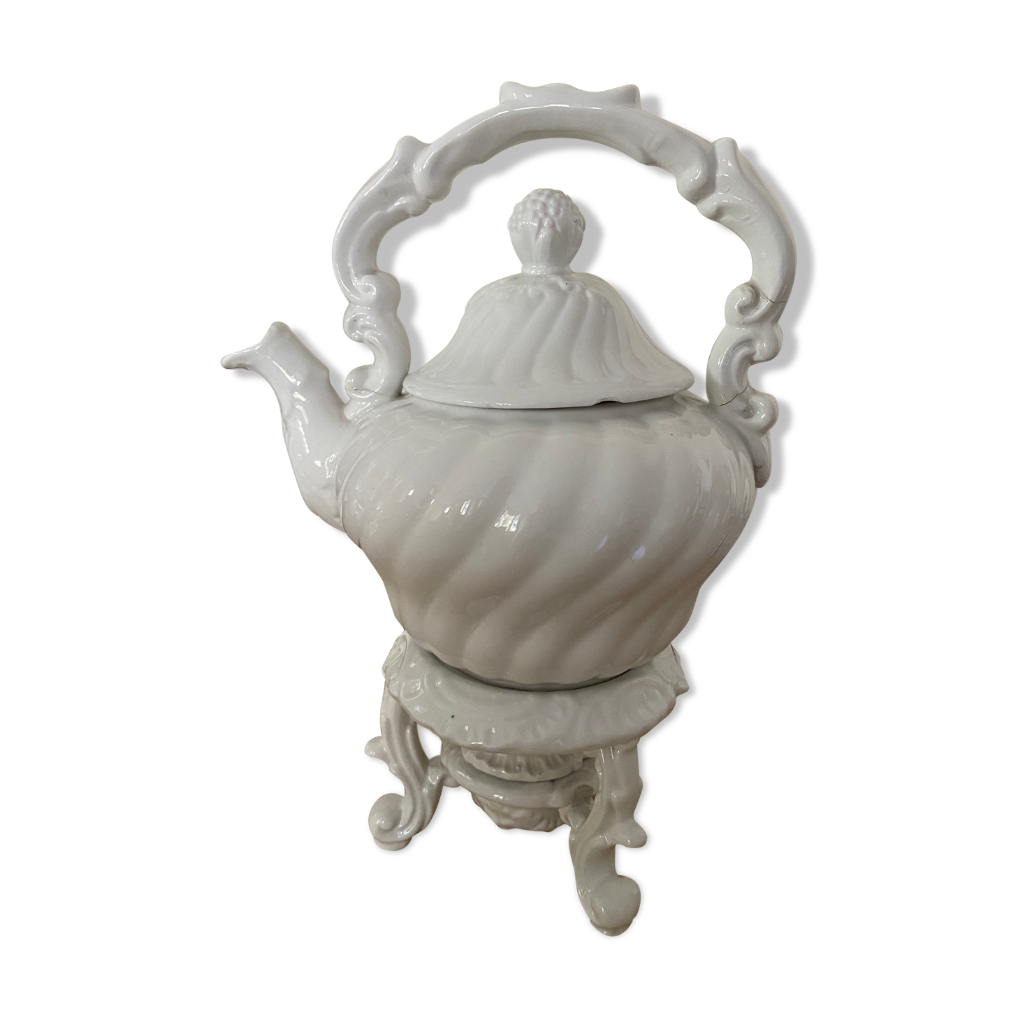 Porcelain tea on a warm base