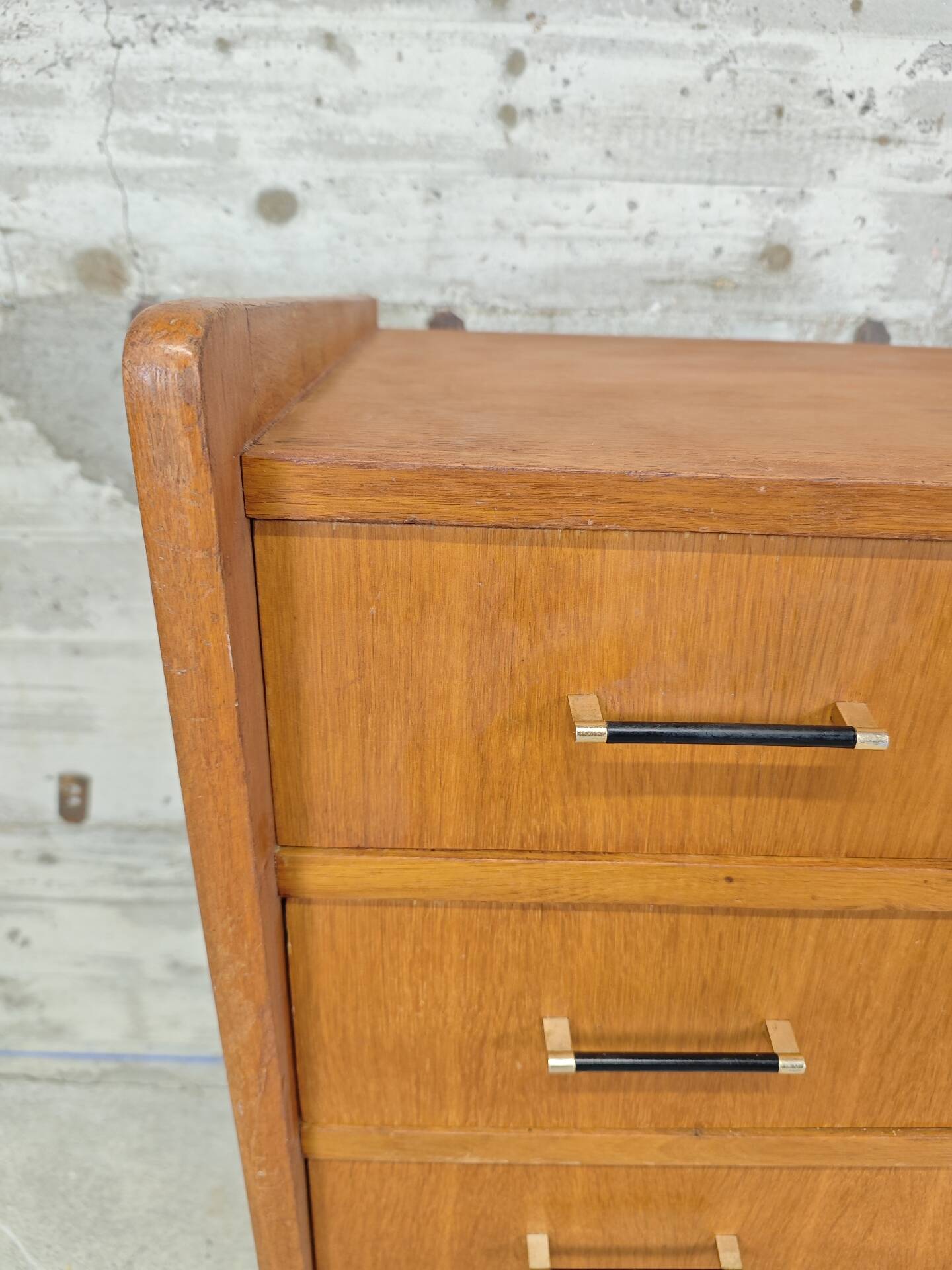 Vintage commode with tapered legs