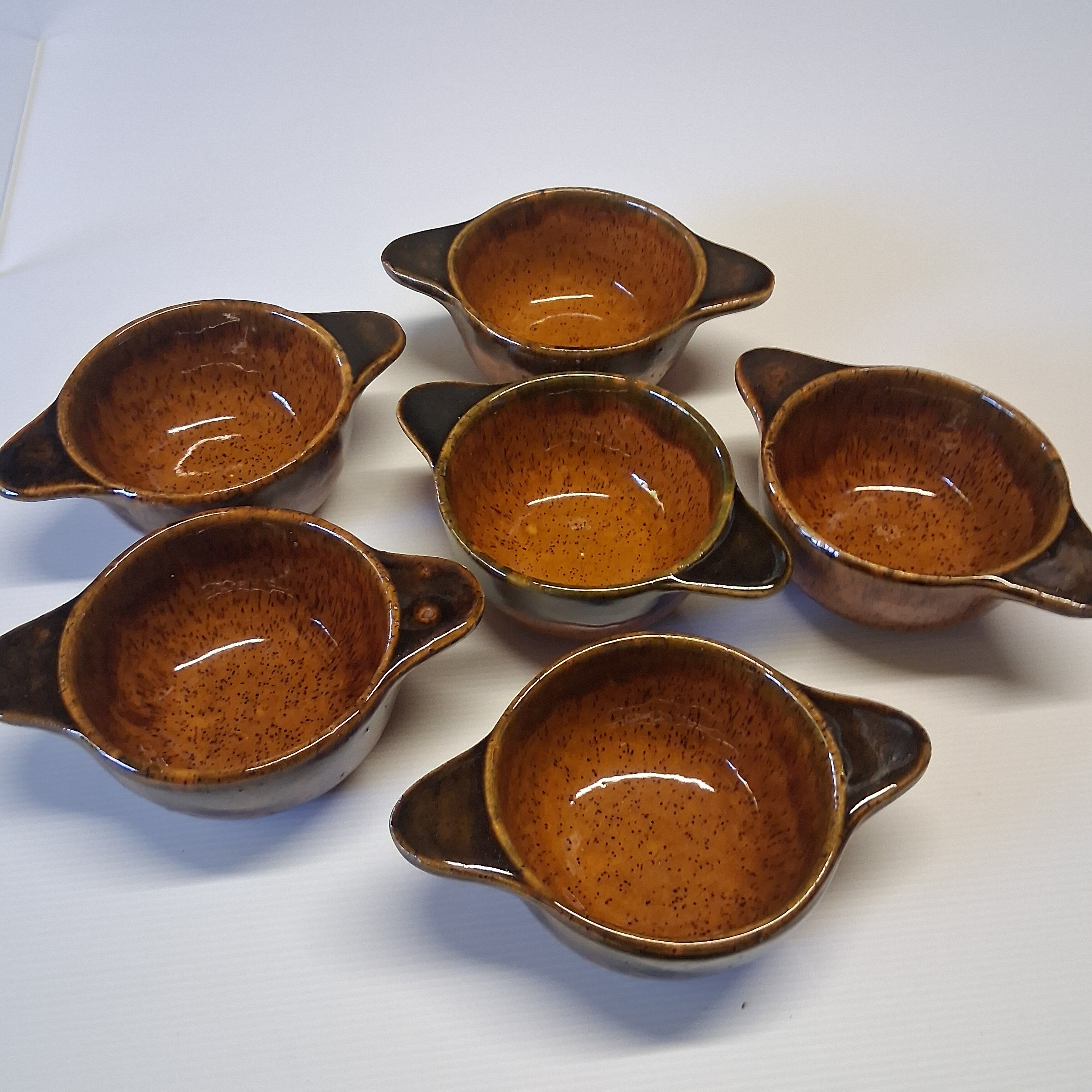 Set of 6 ear bowls in stoneware in very good condition.