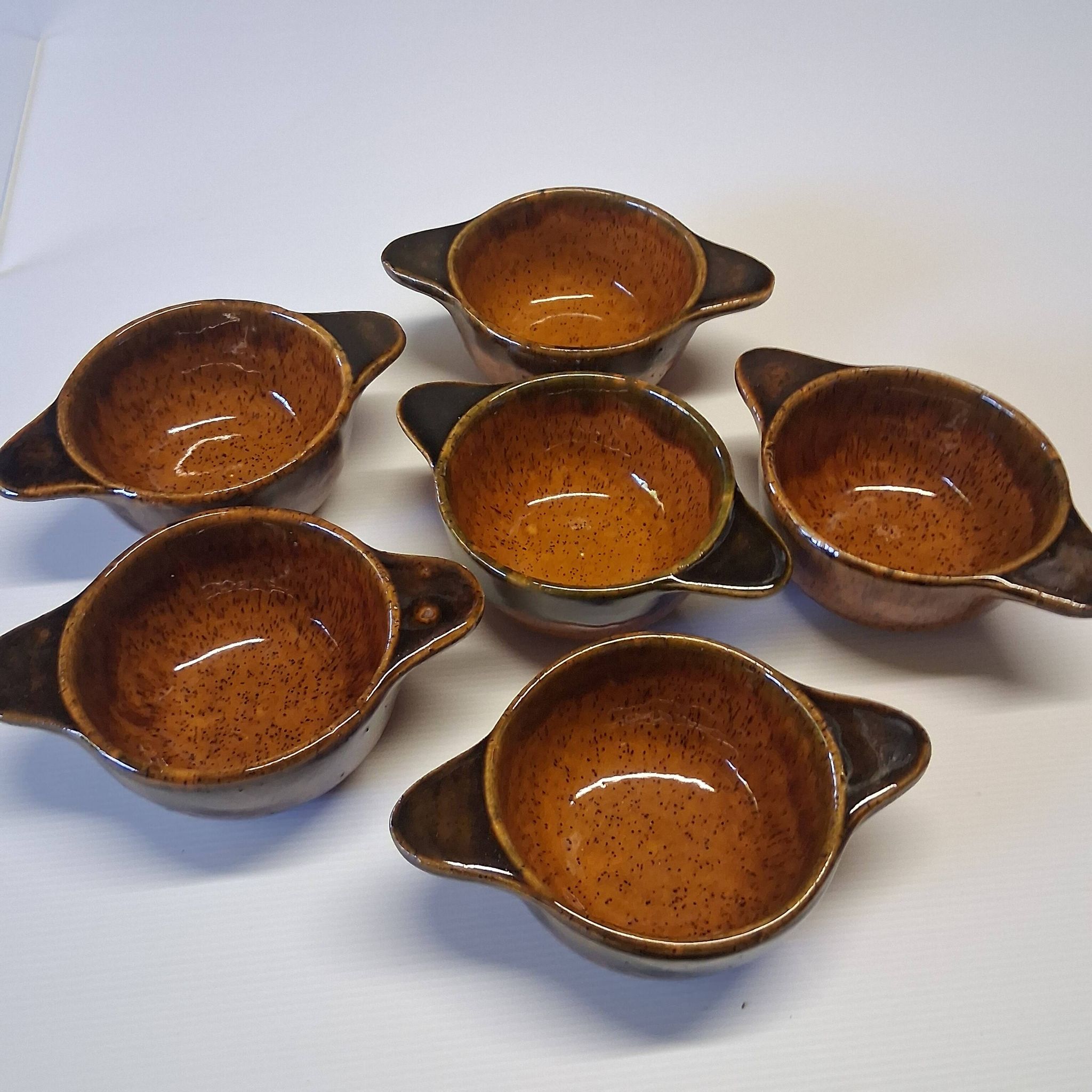 Lot de 6 bols à oreilles en grès en très bon état.