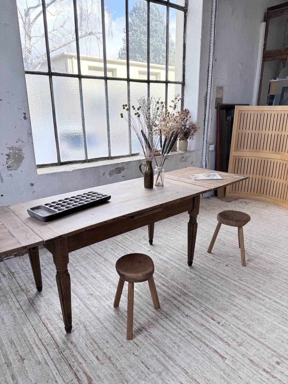 Solid oak farmhouse table with integrated extensions 1950