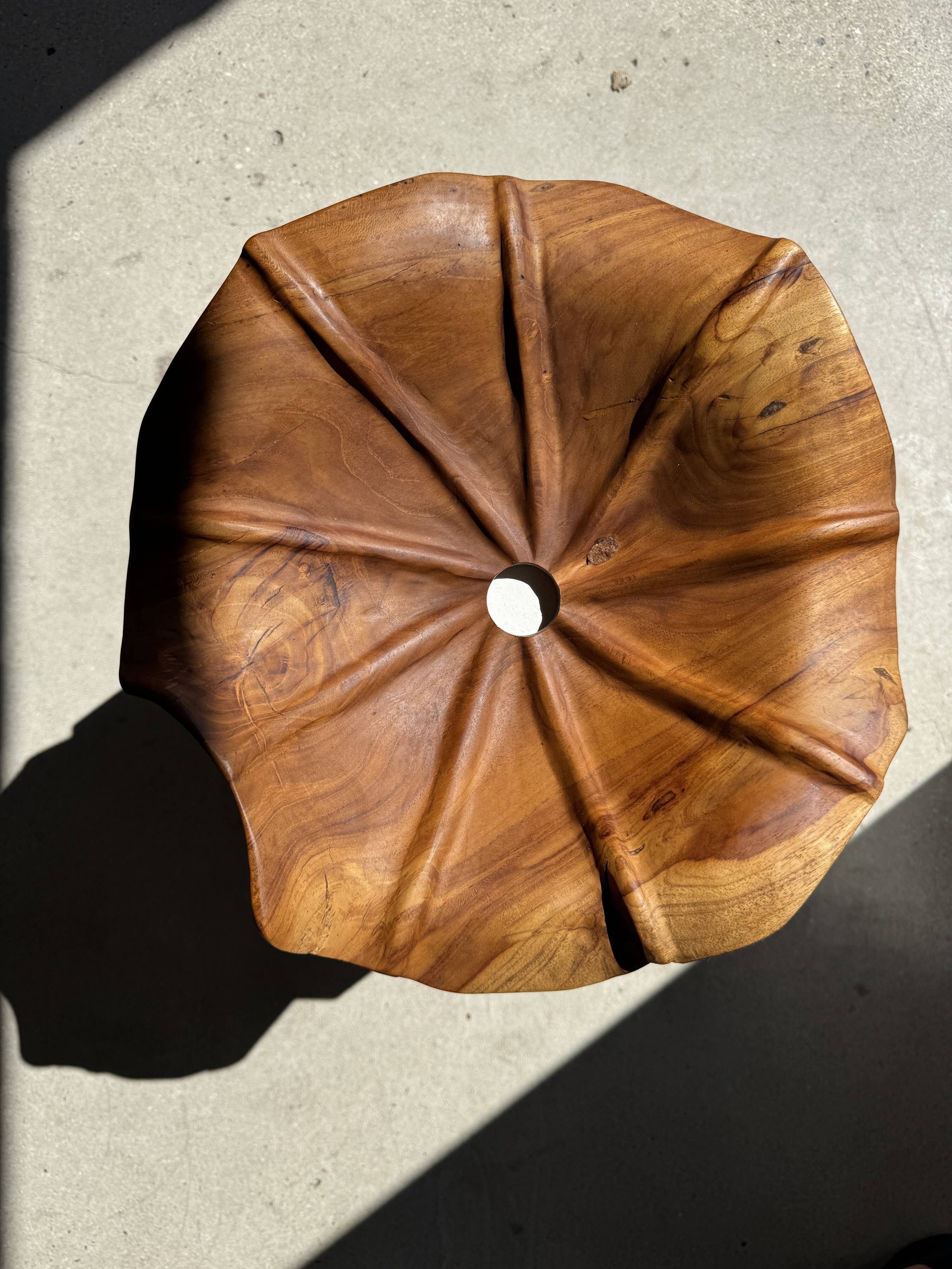 Average suspension flat wavy leaf in teak flower stripes D:40