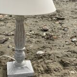 Pied de lampe à poser en bois patiné