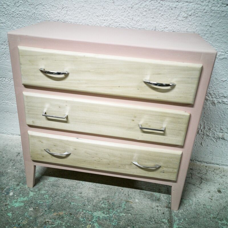 Commode vintage bois et rose