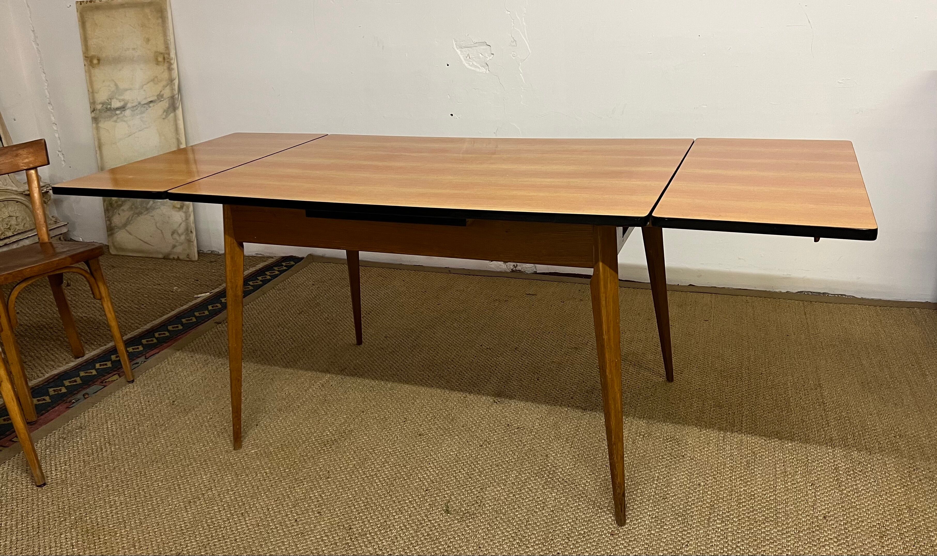 Formica table with extensions