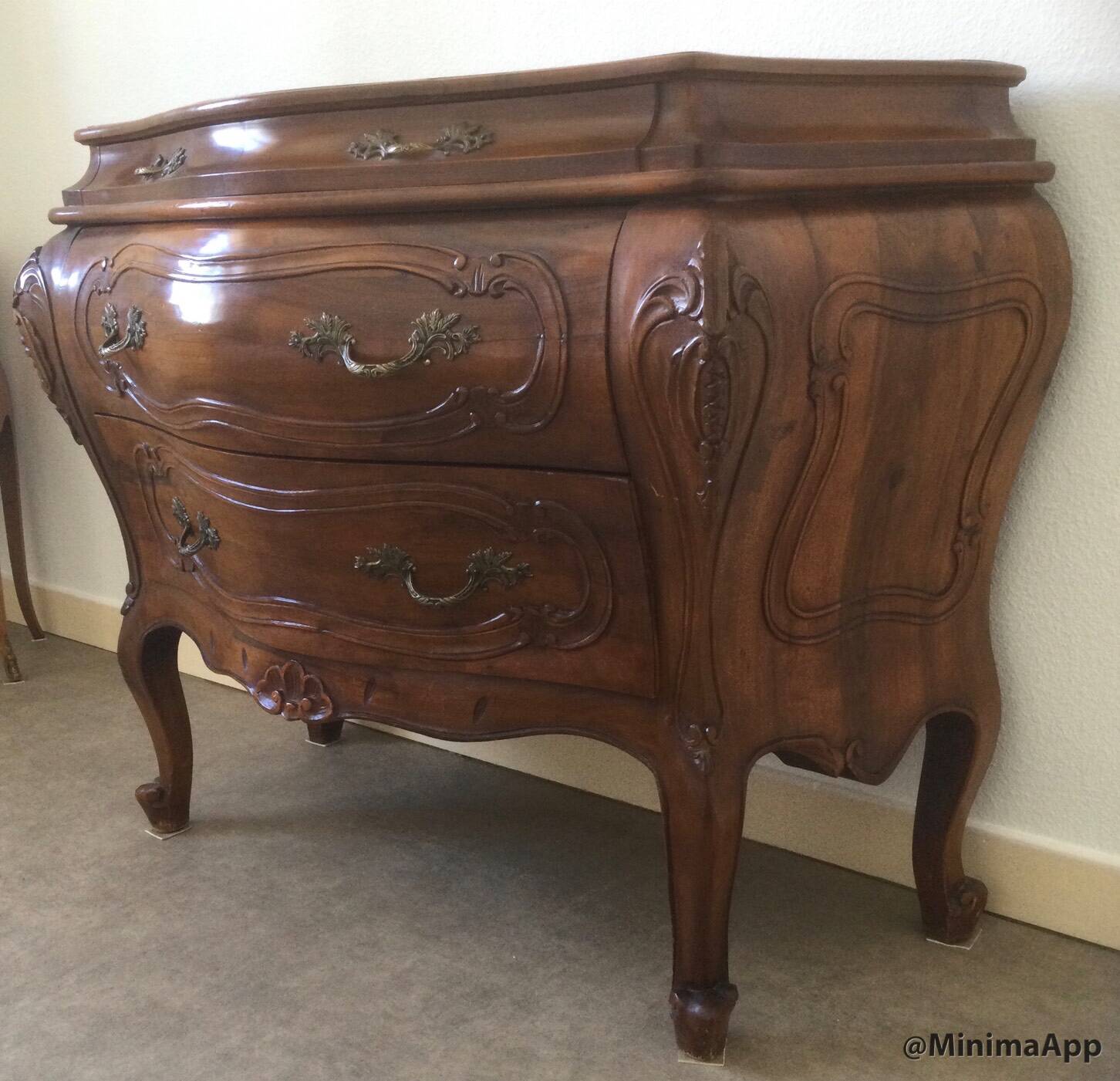 Commode sauteuse galbée