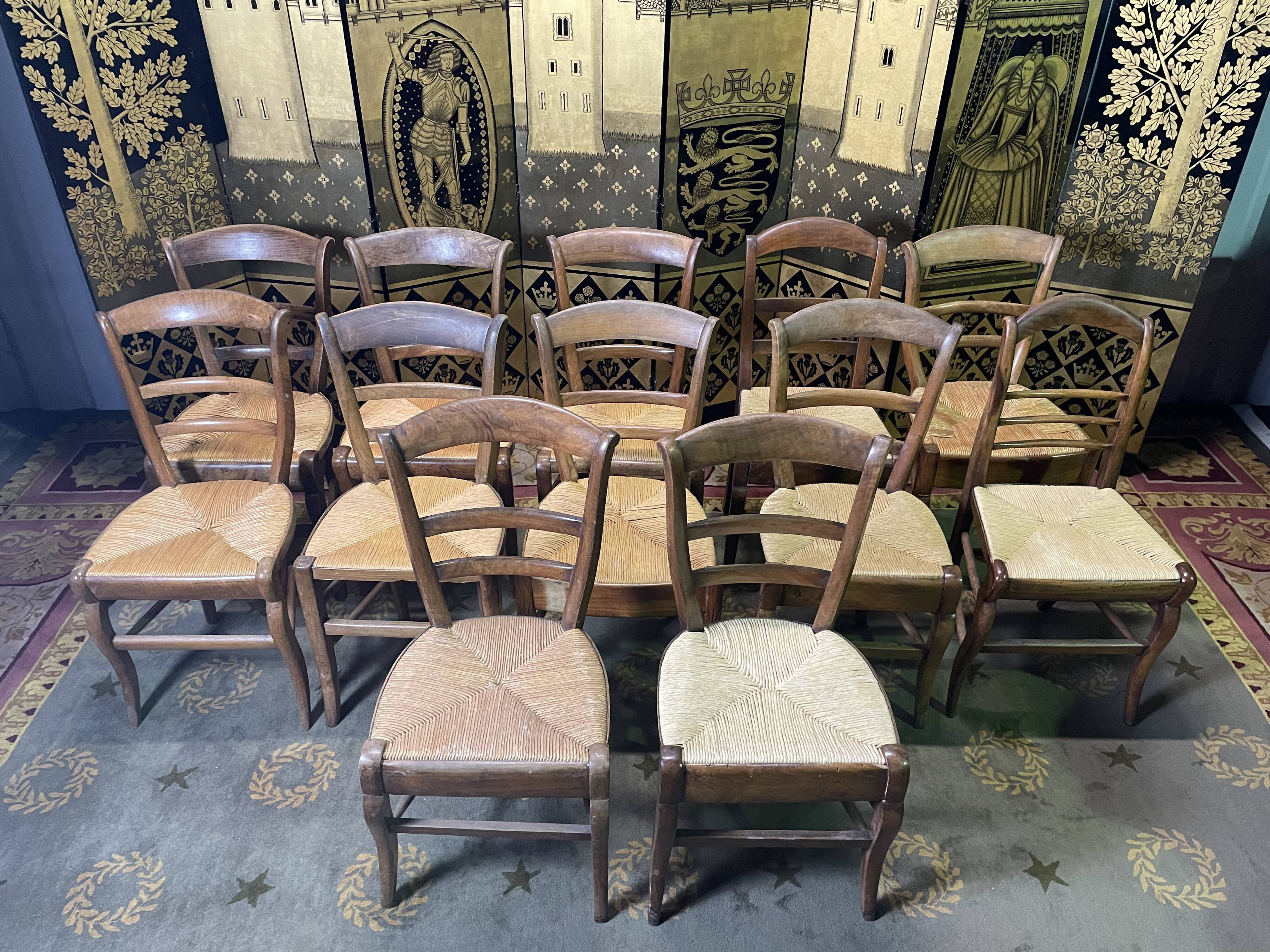 Suite of 12 rustic mulched chairs