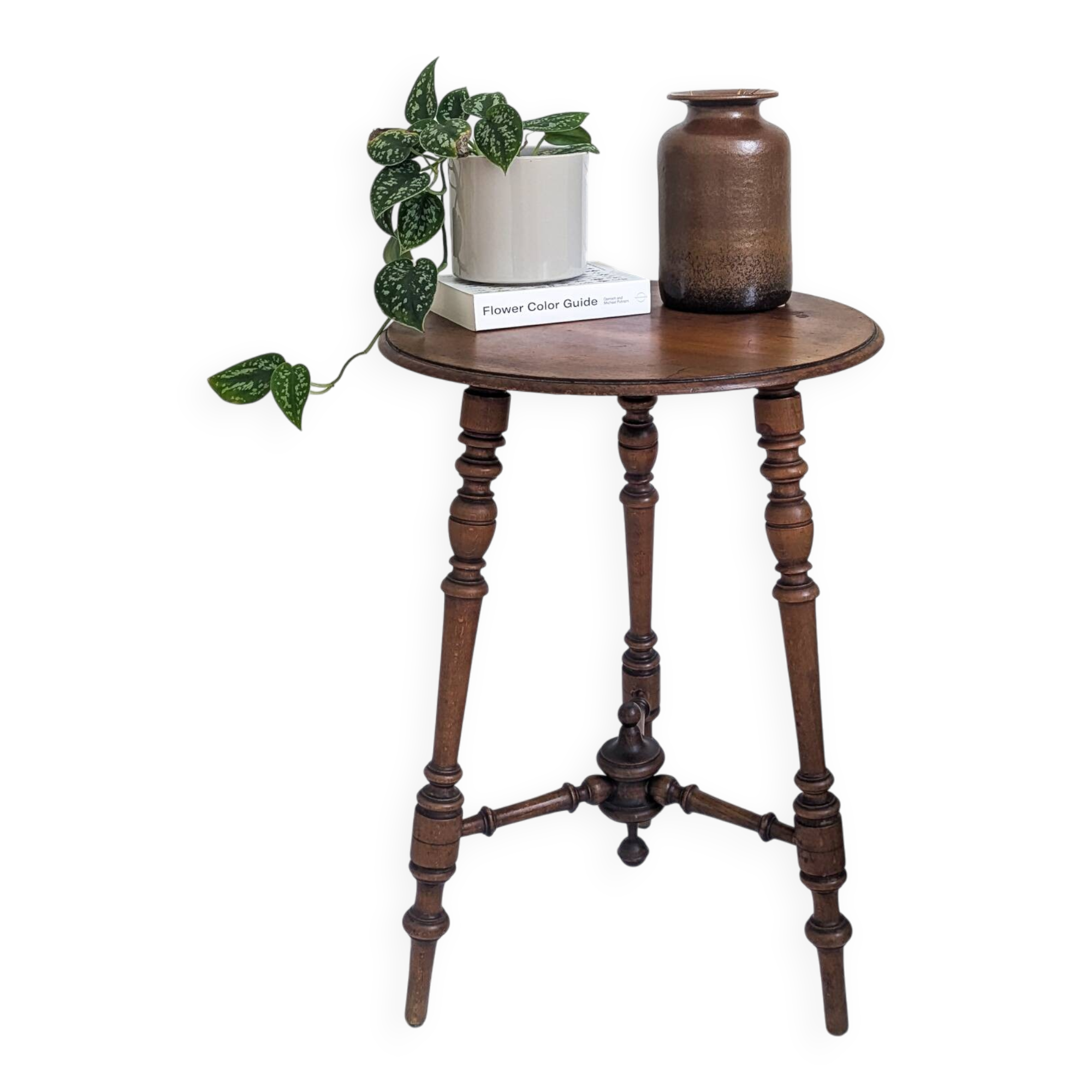 Table d’appoint vintage ronde à trois pieds en bois tourné massif style ant