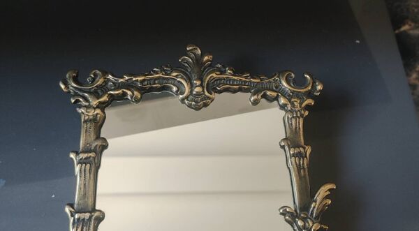 Ancien Miroir Coiffeuse/table. Pied chevalet. En bronze vieil or 22x17