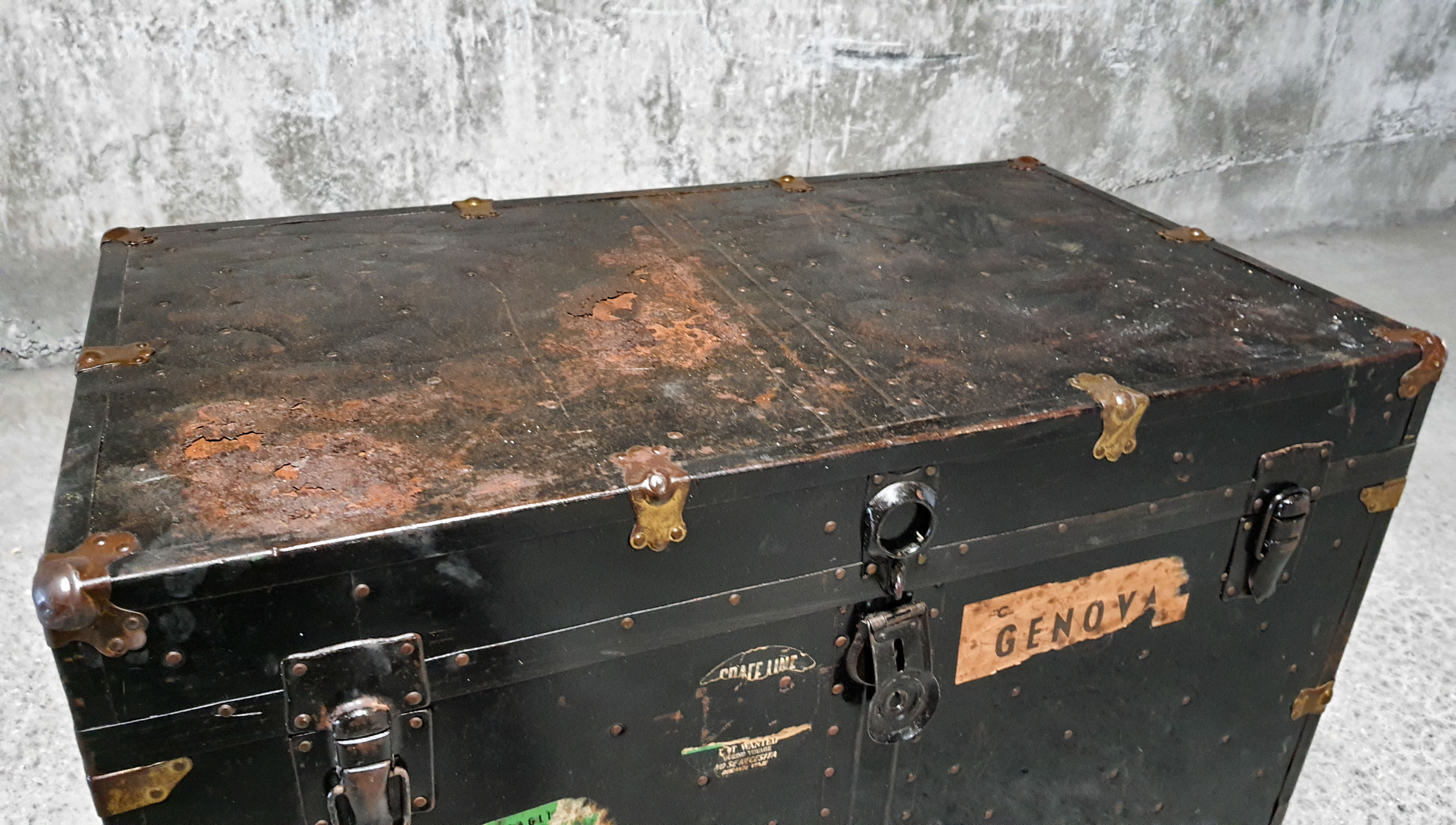 Riveted metal travel trunk