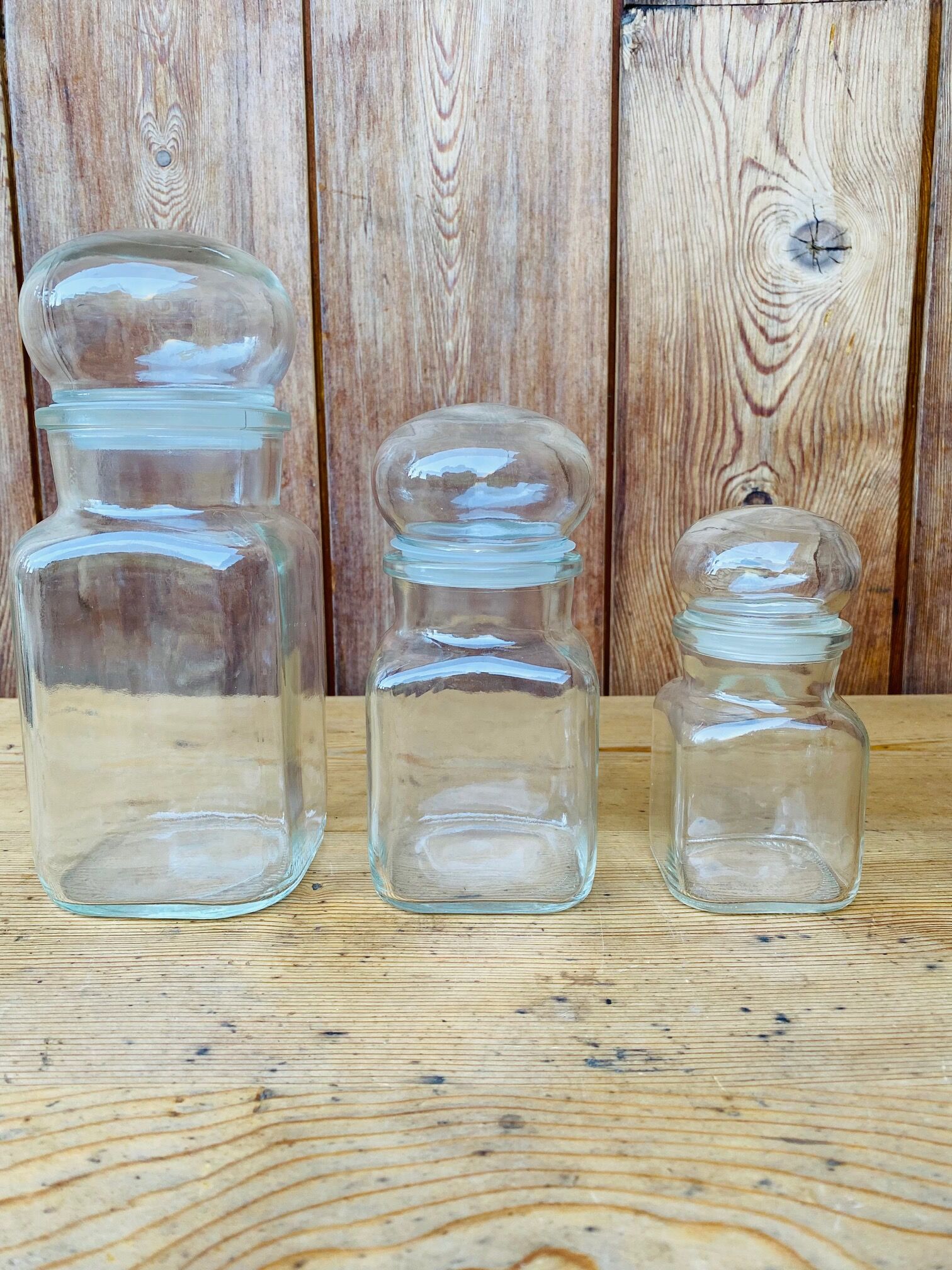 Trio of apothecary jar in transparent glass.