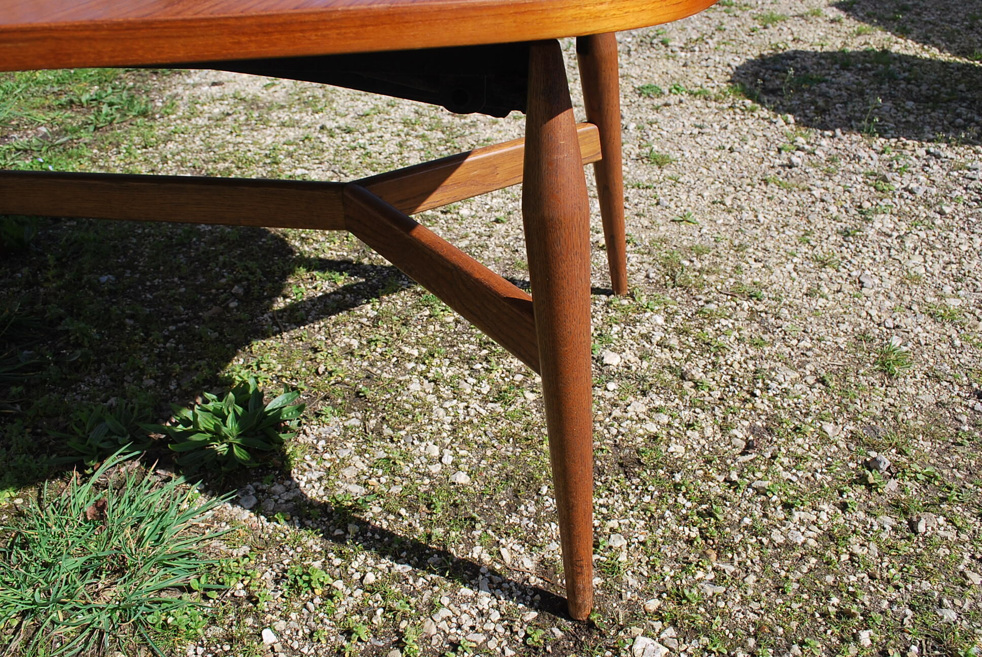 Smorrebrod liftable table