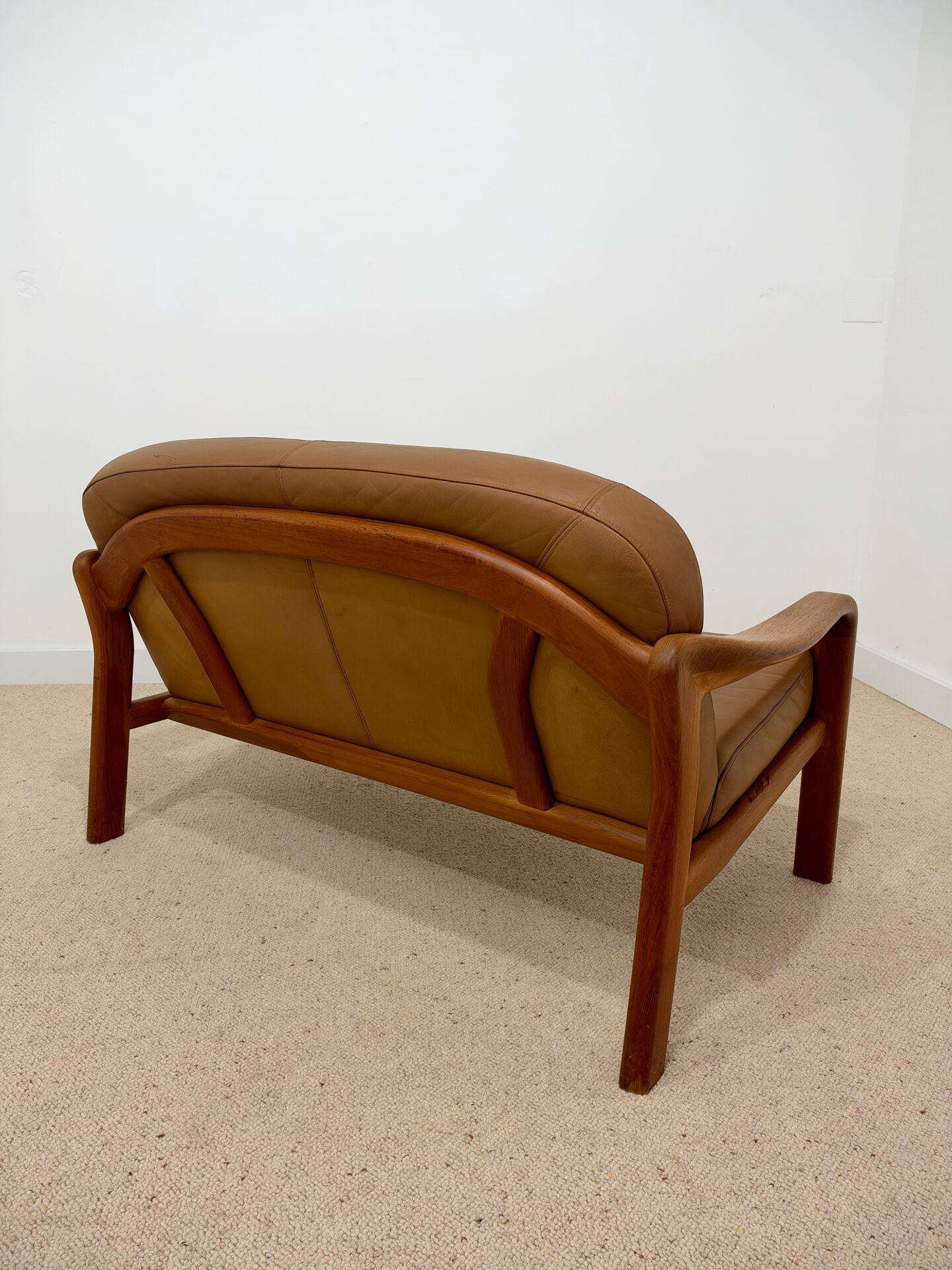 vintage camel leather and wood 2-seater sofa – 1970s