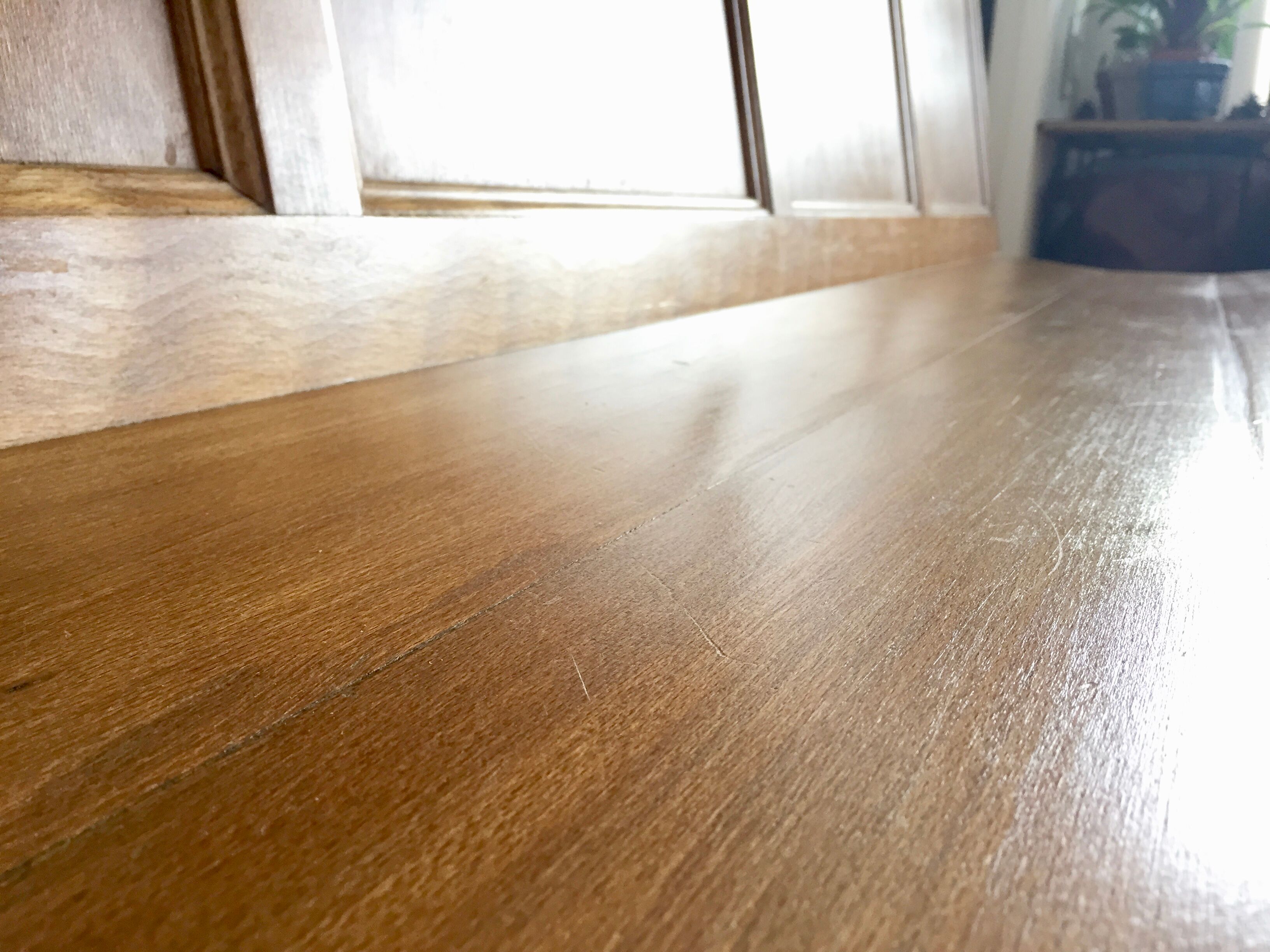 Station in oak bench