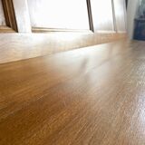 Station in oak bench