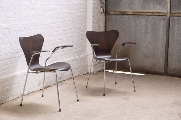 Fauteuil Arne Jacobsen modèle 3207