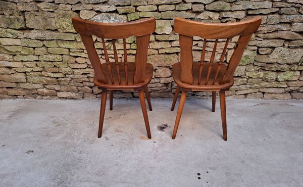 Chaises dépareillées