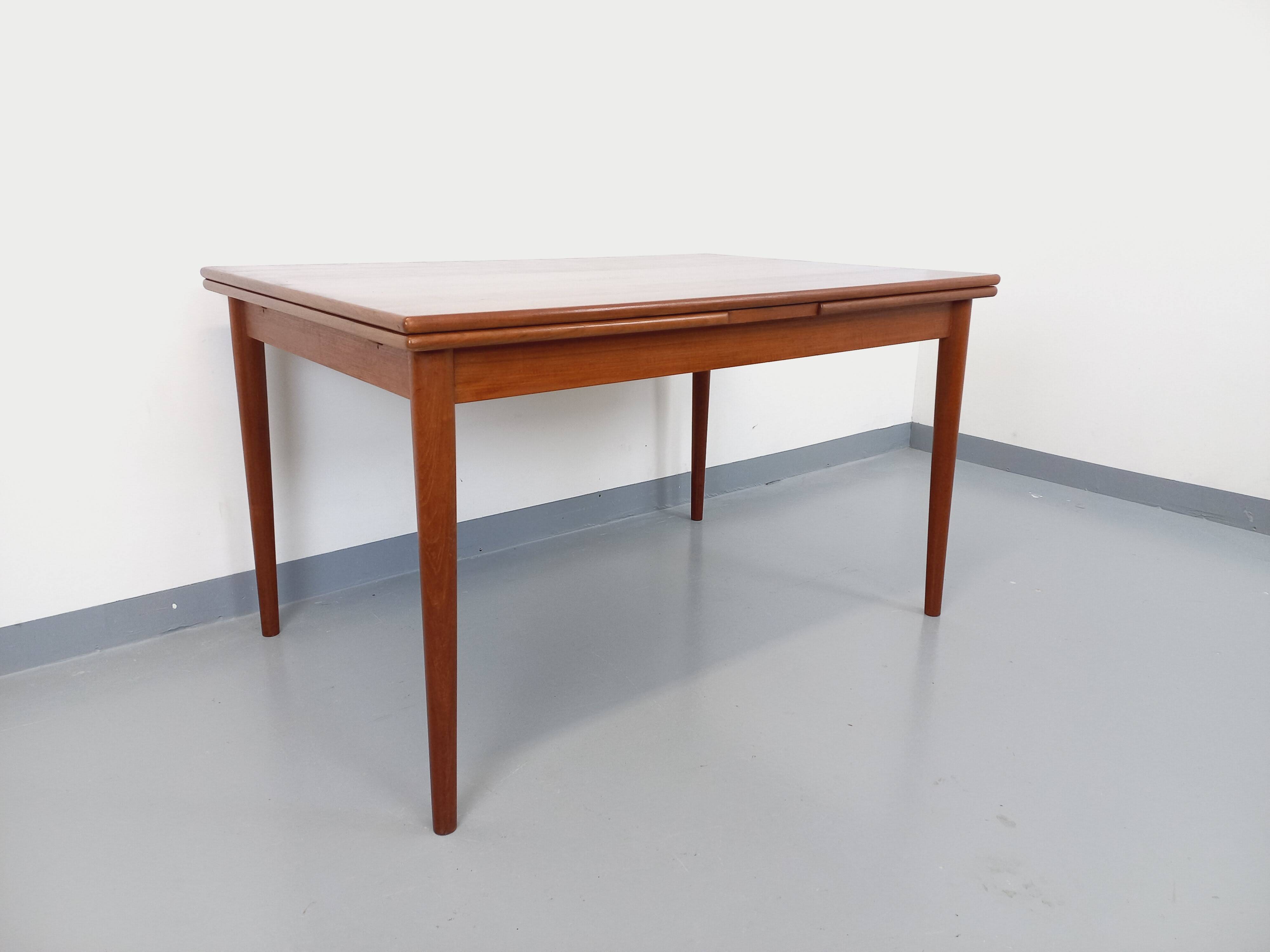 Table à manger en teck avec rallonges de style scandinave, années 50 60