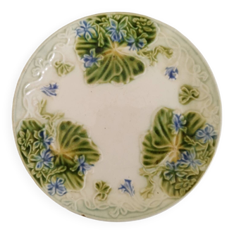 Assiette Ancienne en Barbotine Décor Floral et Feuillage Vert