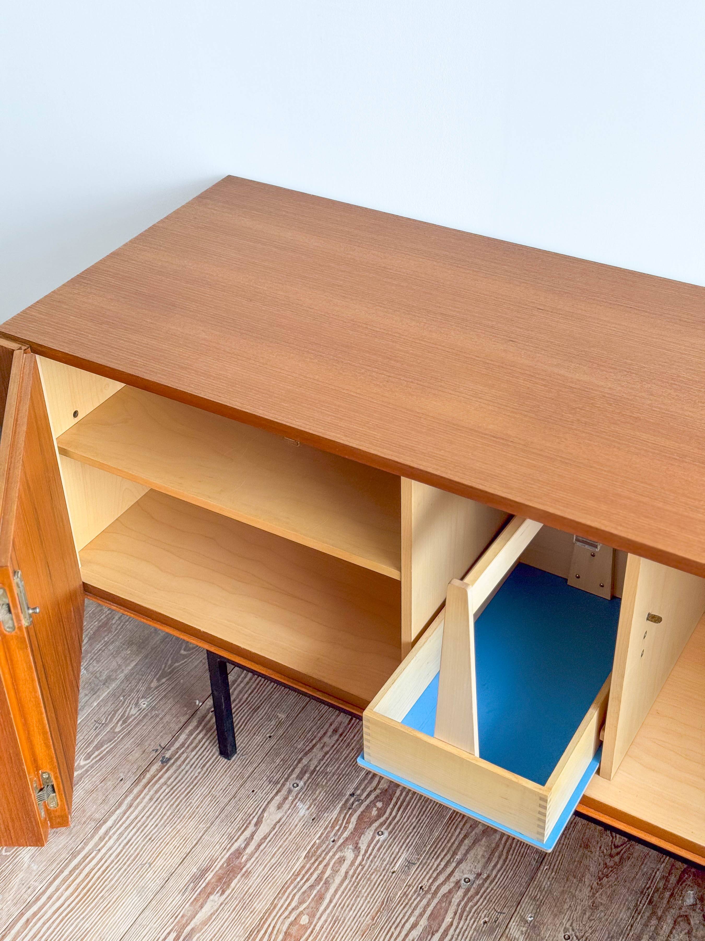 Buffet Mid-Century, modèle B20 en teck par Dieter Waeckerlin pour Behr, ann