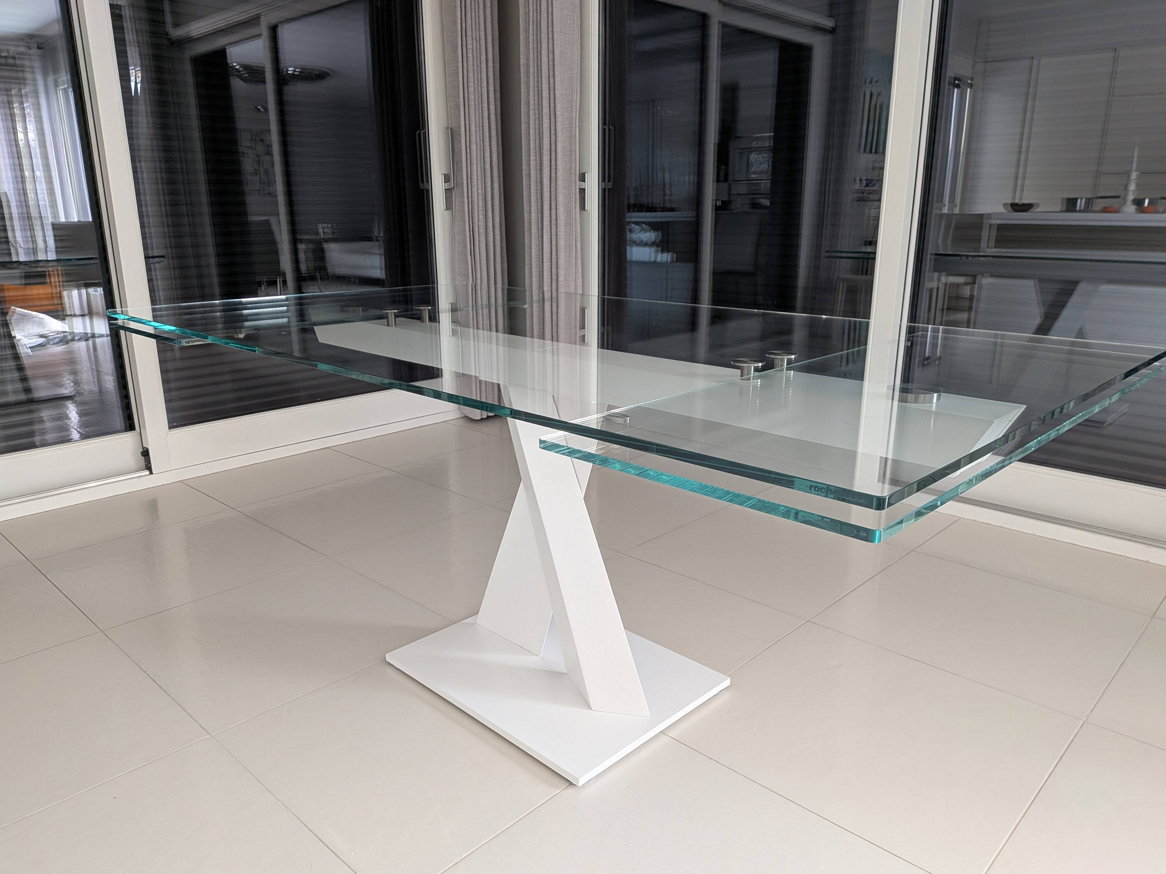 Roche Bobois table model Axel in white