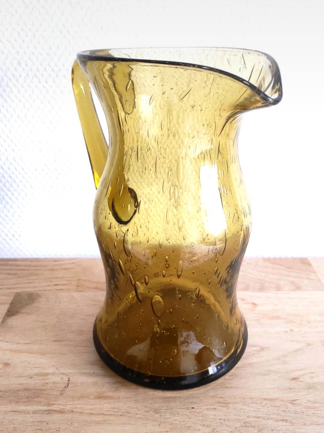 Bubble glass carafe