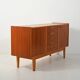 Buffet scandinave des années 1950 avec poignées incrustées.